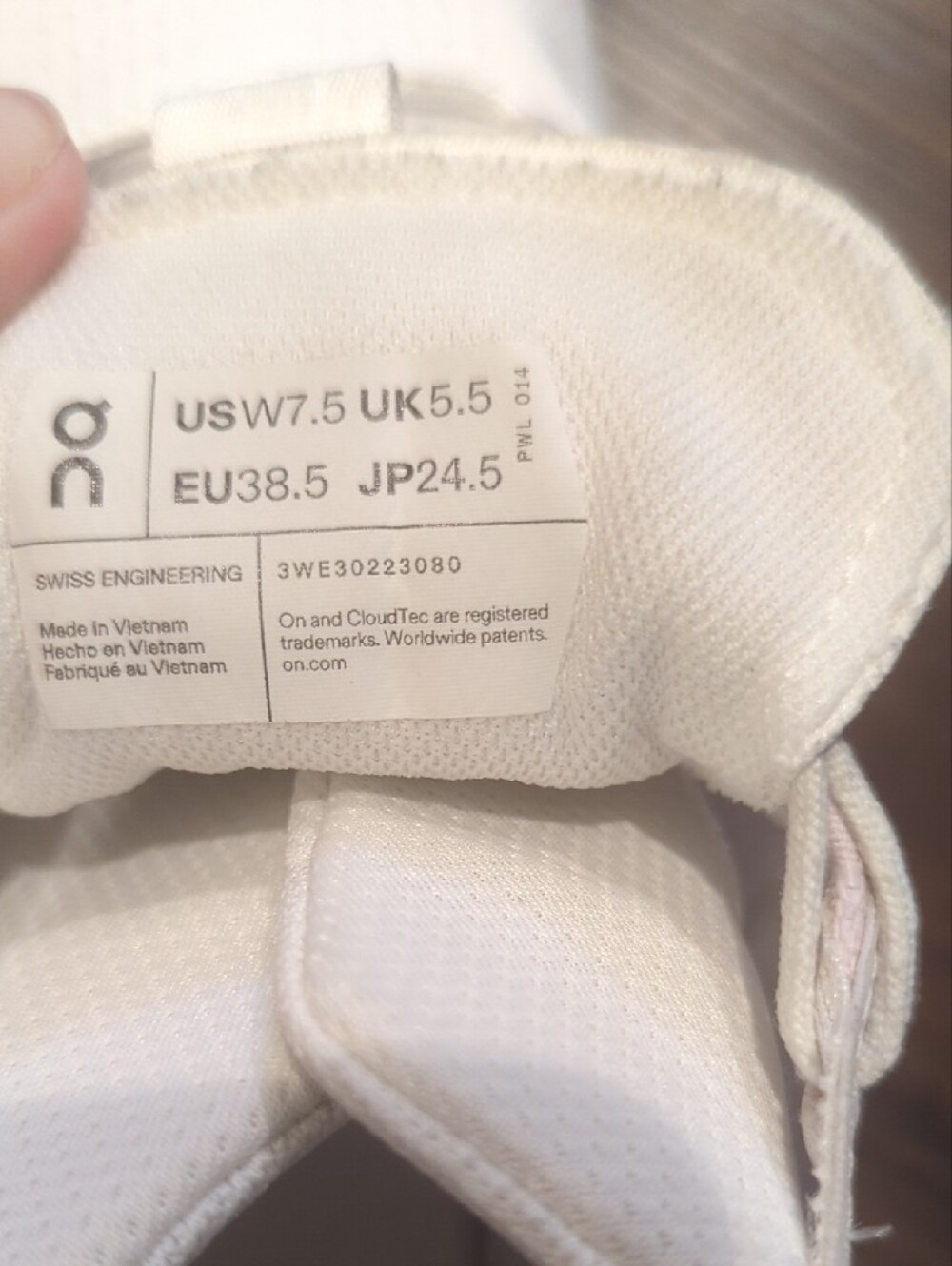 On Running Cloud Women's Sneakers - Picture 7 of 7
